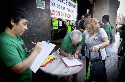 Recollida de signatures per la ILP hipotecària el 9 d'octubre a Badalona   MIREIA SALGADO
